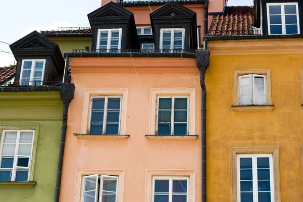 Detail der restaurierten alten Häuser in Warschau, Polen — Stockfoto