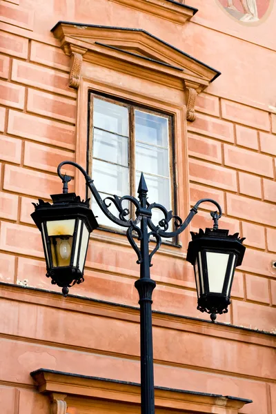 Refurbished fragment of ancient buildings in Warsaw and lantern — Stock Photo, Image