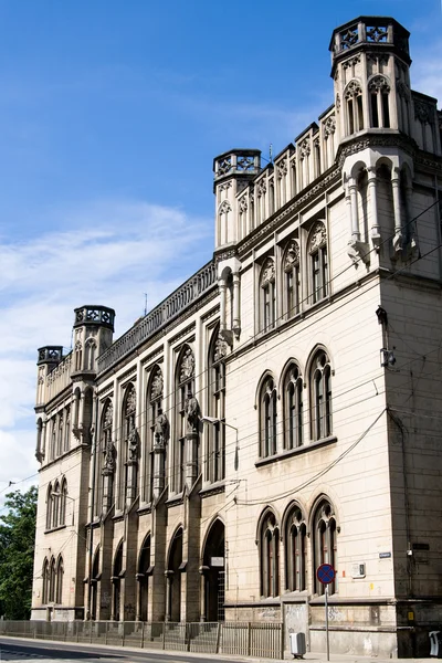 Ein altes Gebäude mit Türmchen in Breslau, Polen — Stockfoto