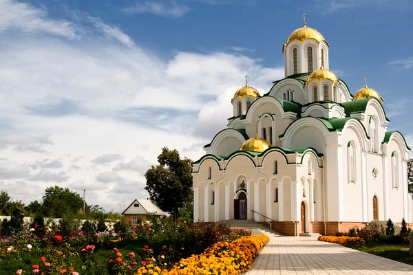 Skeet, monasterio de Krasnohirskyy, ciudad Zolotonosha, región de Cherkasy, Ucrania — Foto de Stock