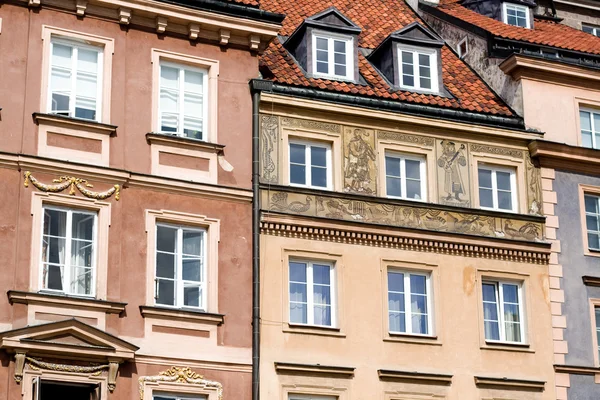 Détail des vieilles maisons restaurées à Varsovie, Pologne . — Photo