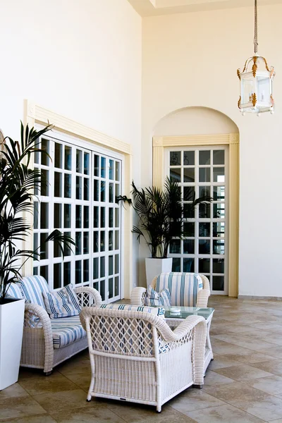 Gazebo con vista sul mare e sulle montagne, Grecia — Foto Stock