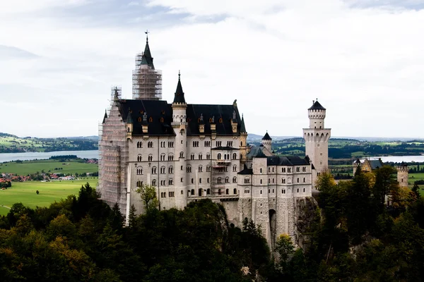 Slottet Neuschwanstein i sydvästra Bayern, Tyskland — Stockfoto