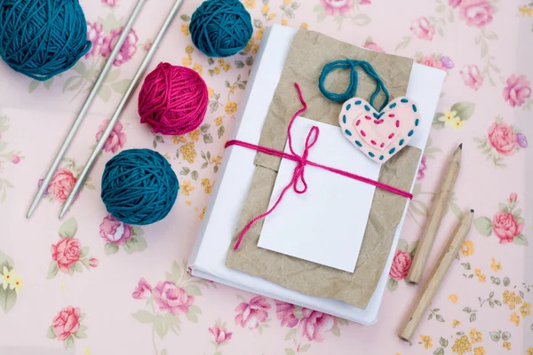 Old notebook for love notes and bright yarn balls — Stock Photo, Image