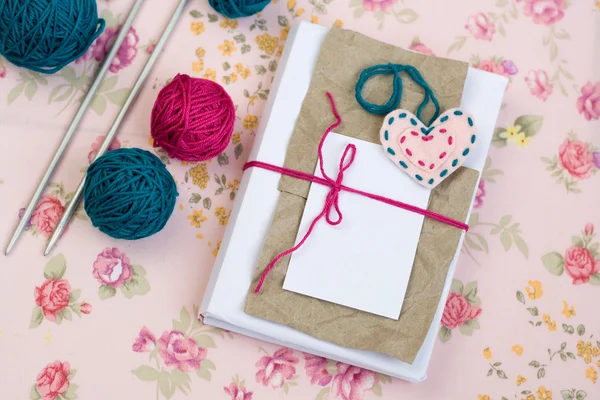 Old notebook for love notes, bright yarn balls and needles — Stock Photo, Image