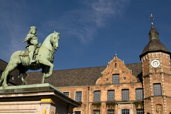 Arquitectura antigua en un día soleado en Düsseldorf, Alemania —  Fotos de Stock