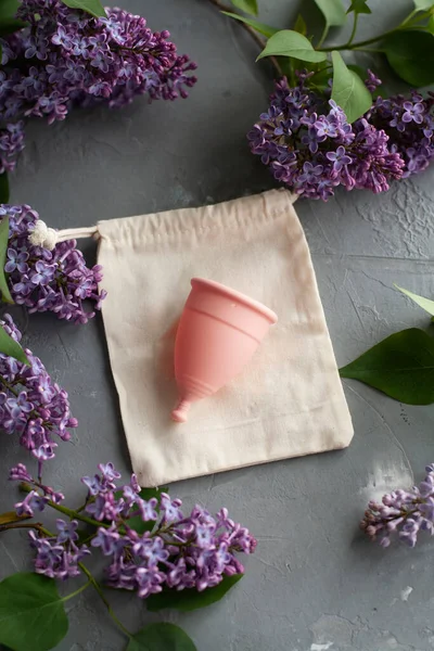 Menstrual Cup Women Health Lies Lilac Flowers Gray Concrete Background — ストック写真