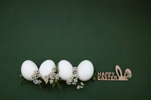 Festive Easter White Eggs White Small Flowers Green Background Nearby —  Fotos de Stock