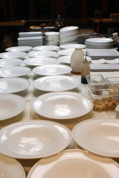 Посуда на покрытии линии — стоковое фото