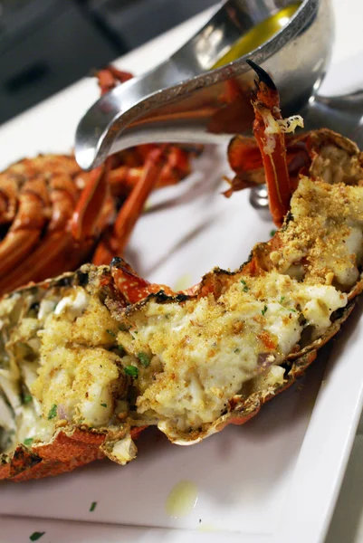 Langosta rellena al horno con mantequilla clarificada — Foto de Stock