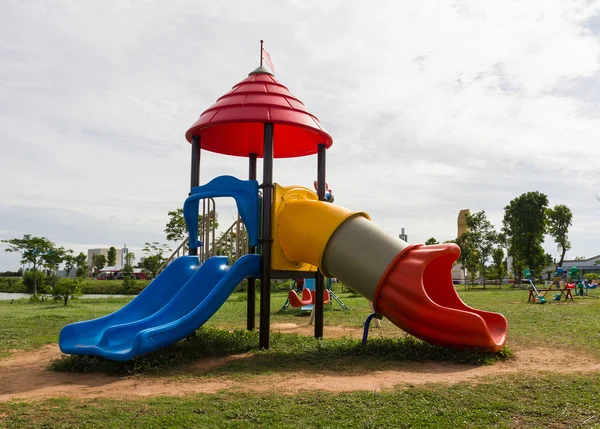 Moderne kinderspeelplaats — Stockfoto