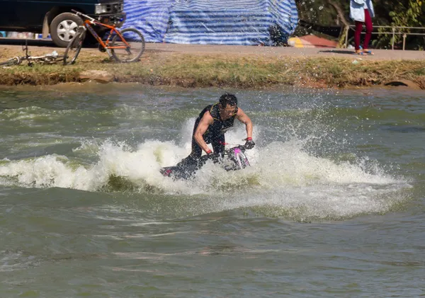 Afficher Freestyle l'action de cascade Jet Ski — Photo