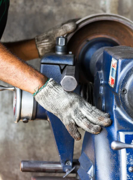 Alte Drehmaschine in der Werkstatt — Stockfoto