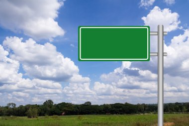 yeşil yol levhası