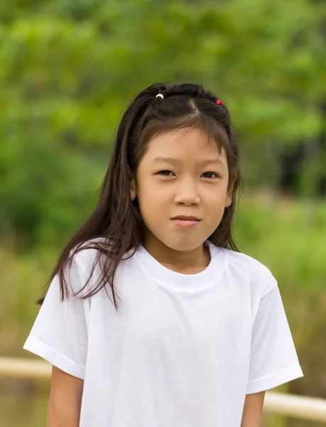 Retrato de chica joven asiática —  Fotos de Stock