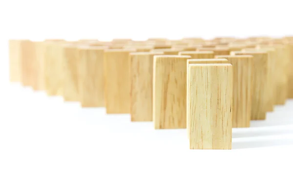 Рядок дерев'яні доміно — стокове фото