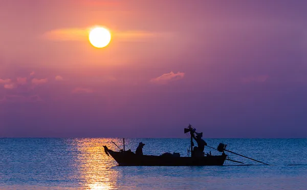 Silhouette image of Fishermen in fishing boat — Stock Photo, Image