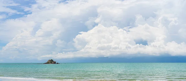 Panoramatický Příroda Krajina Pohled Krásné Tropické Pláže Moře Slunečný Den — Stock fotografie