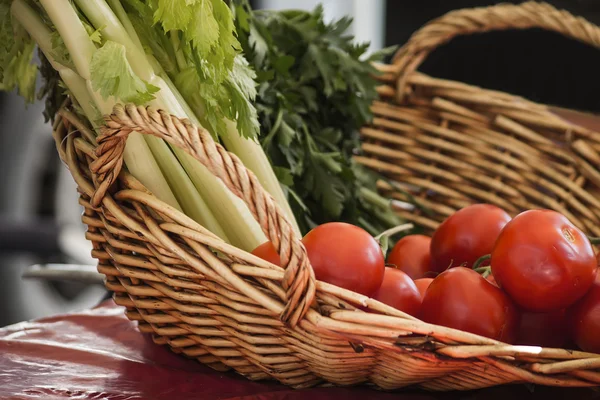 Basket of vegetables — Stock Photo, Image