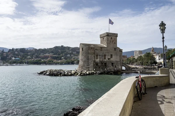 Kasteel op de zee - rapallo - Ligurië - Italië — Stockfoto