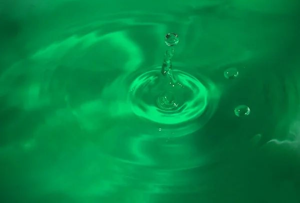 冷凍水の滴の動き — ストック写真