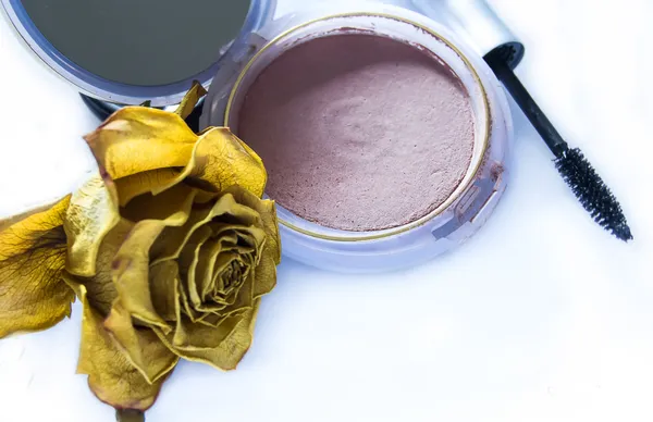 Mascara, blush and yellow rose on a white background — Stock Photo, Image