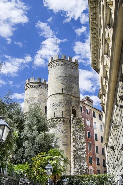 The two towers of "Porta Soprana" in Genoa — Stock Photo, Image