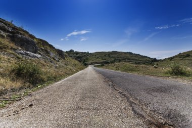 dağlarda asfalt yol