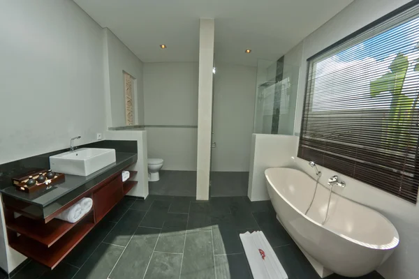 Ванная комната на вилле Лицензионные Стоковые Фото