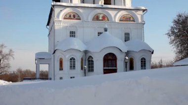 Hıristiyan manastır kış güneşli bir günde pan