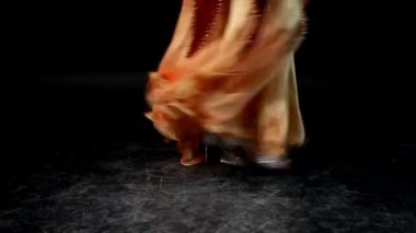 baston - editörü kesme ile kadın dans