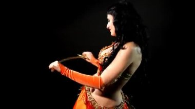 kadın, sabre ile dans kalça salla