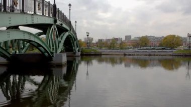 Su Parkı üzerinde köprü