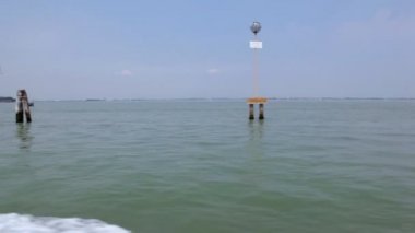 Takside sütunu boyunca açık deniz yelken