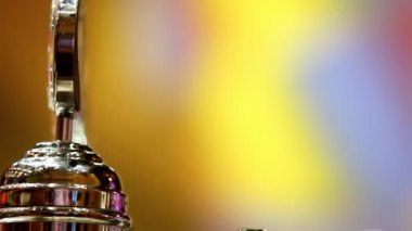 bira bardağına dökün