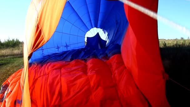 Blazen-omhoog hete luchtballon voordat concurrentie — Stockvideo