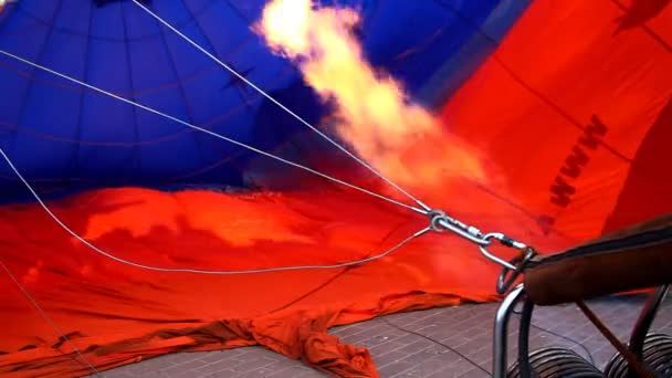 Vuur van jet klap hete luchtballon — Stockvideo