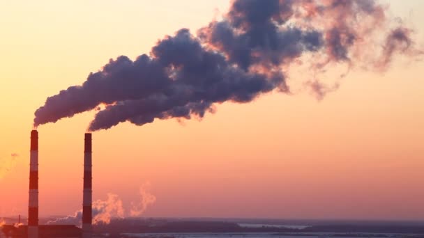 Humo de la tubería de la central térmica — Vídeo de stock