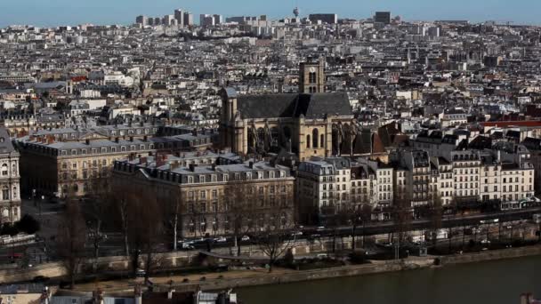 Vista de la ciudad desde Notre Dame de Paris — Vídeos de Stock