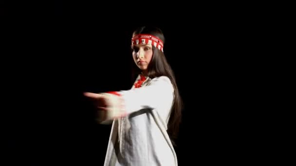Young girl dance in traditional russian costume — Stock Video