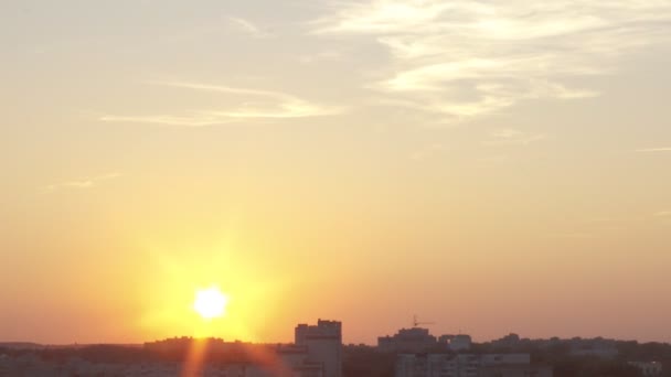 Puesta de sol en la ciudad — Vídeo de stock