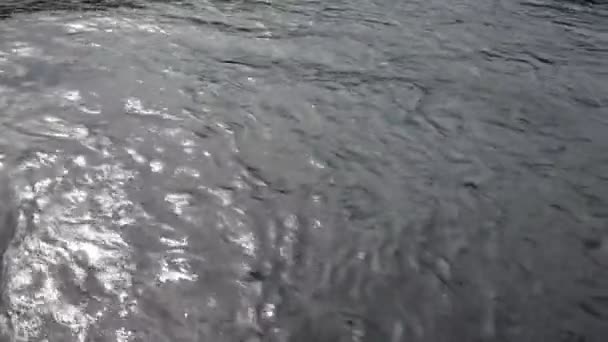 Движущаяся вода — стоковое видео