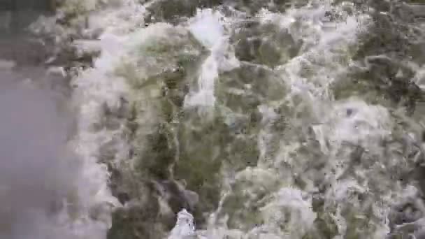 Важка кипляча вода з парою — стокове відео