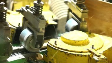 Özel kesici kalıp ahşap detay yakın çekim