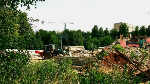 Ancien chantier de construction et tracteur laps de temps — Video