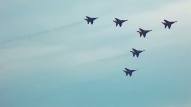 jetler takımı sinek airshow esnasında göstermek