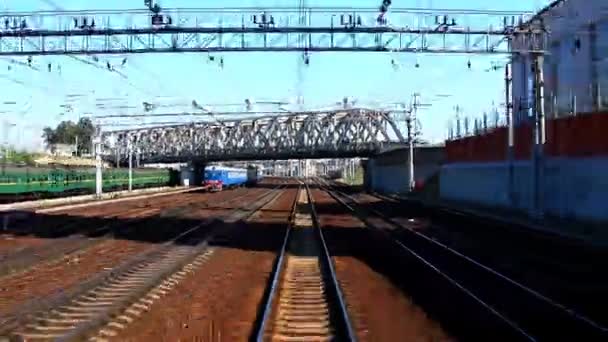 Flytta på railroad station tidsinställd — Stockvideo