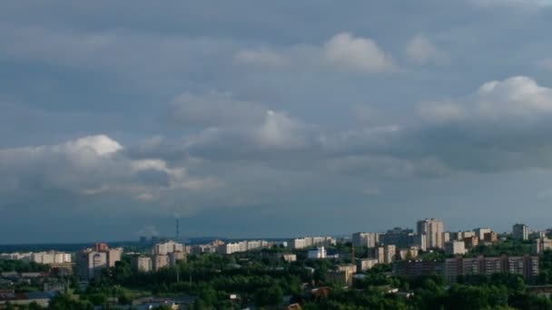 Cielo sobre ciudad — Vídeos de Stock