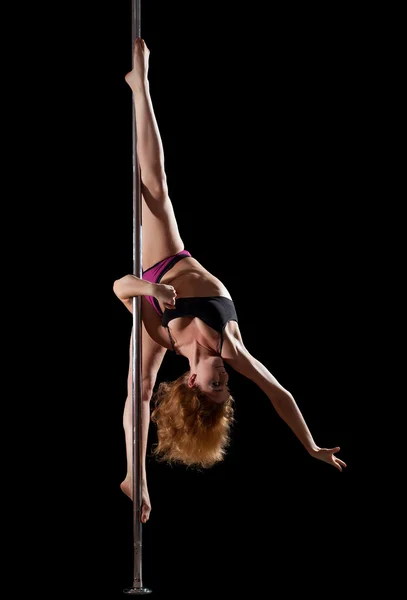 Beauty woman show split in pole dance — Stock Photo, Image