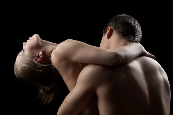 Casal jovem fazendo sexo no escuro — Fotografia de Stock